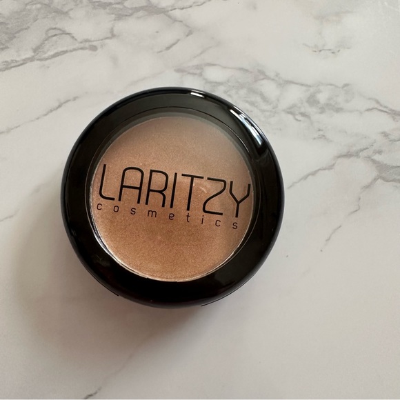 Laritzy Cosmetics New In Box Cream Rose-Gold Highlighter in Virtue 2G/.07oz - Picture 2 of 6